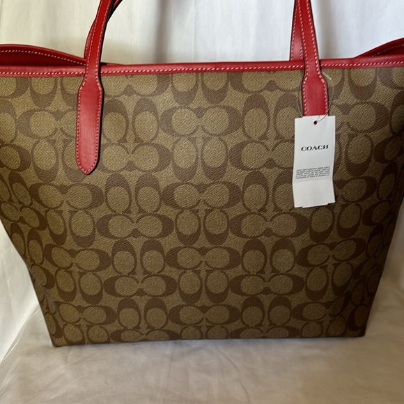 Coach strawberry city tote in signature canvas - Picture 3 of 5